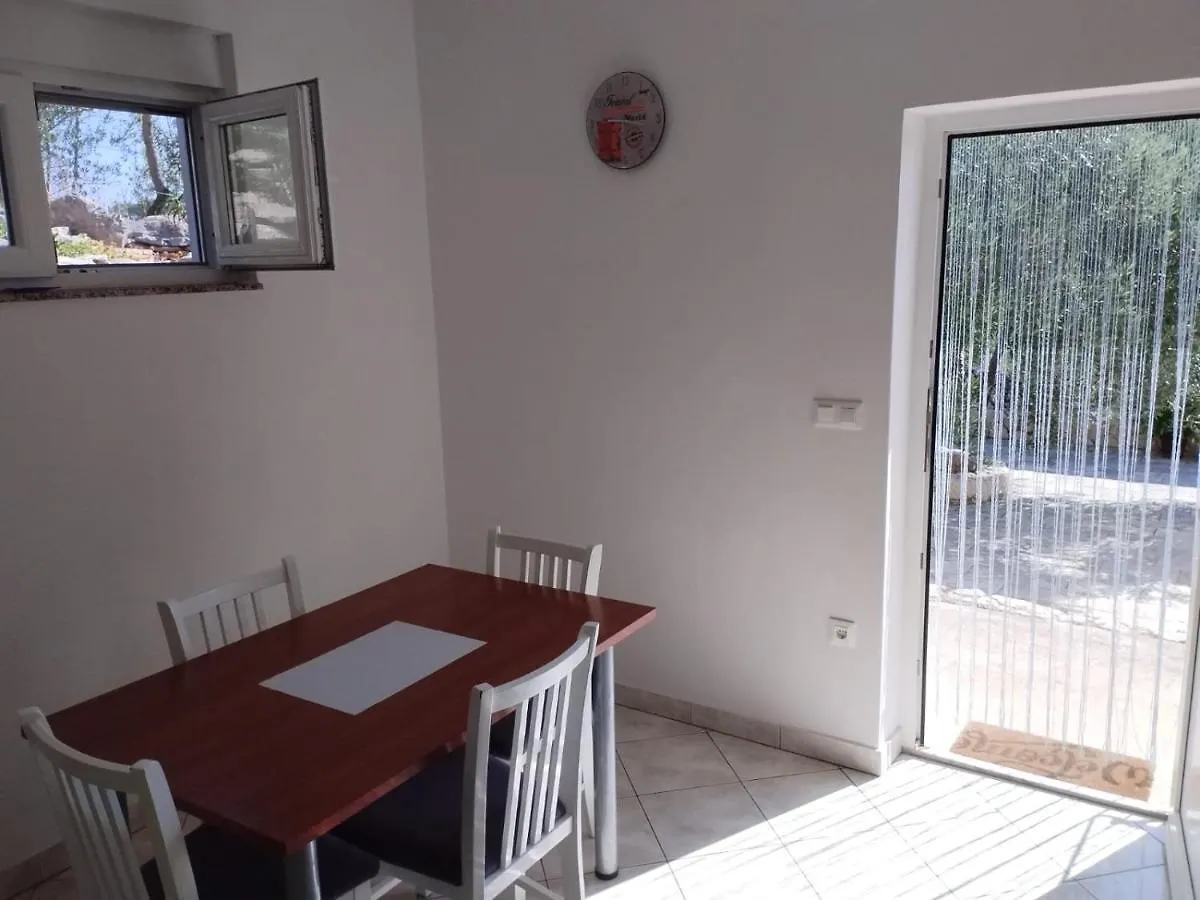 Apartment Marta Kali 0*,  Croatia